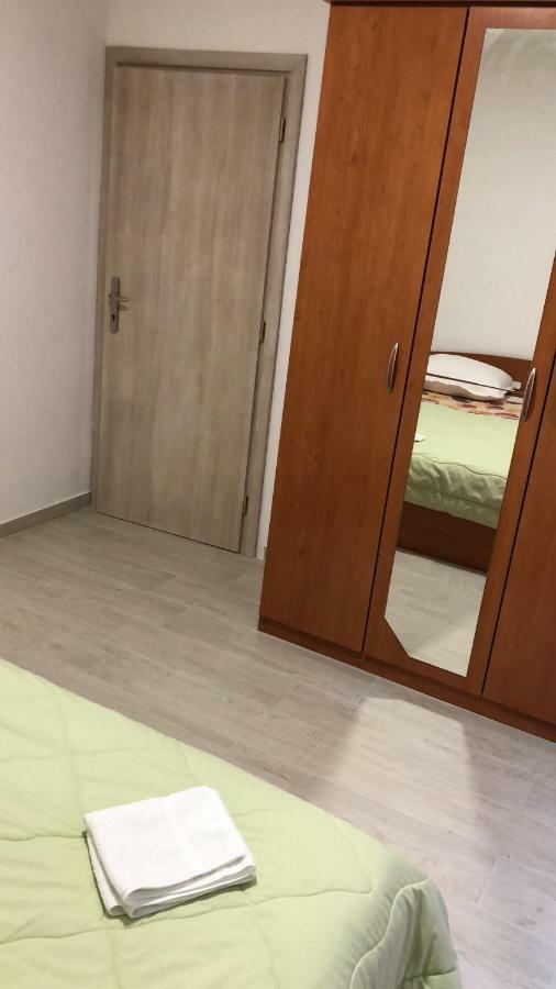 Apartmans And Rooms "Slavica" Novalja Exterior foto