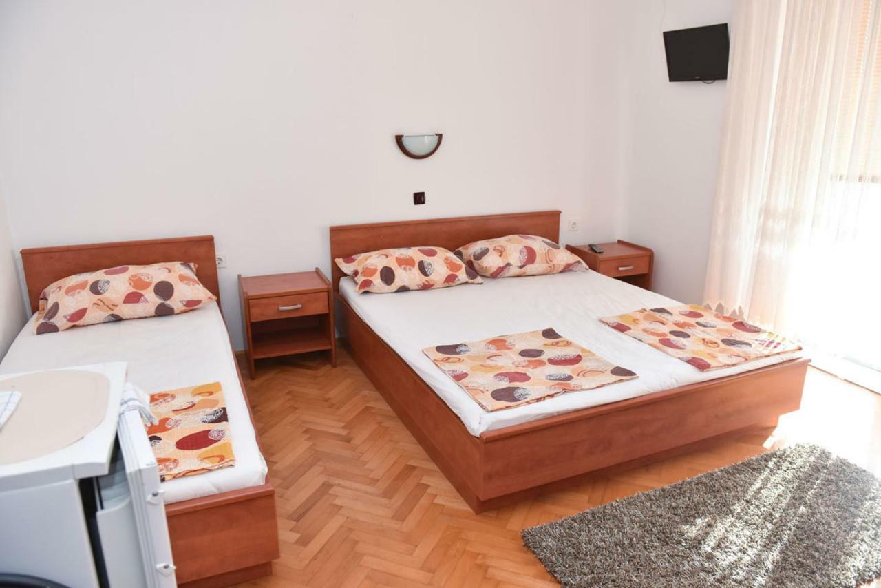 Apartmans And Rooms "Slavica" Novalja Exterior foto