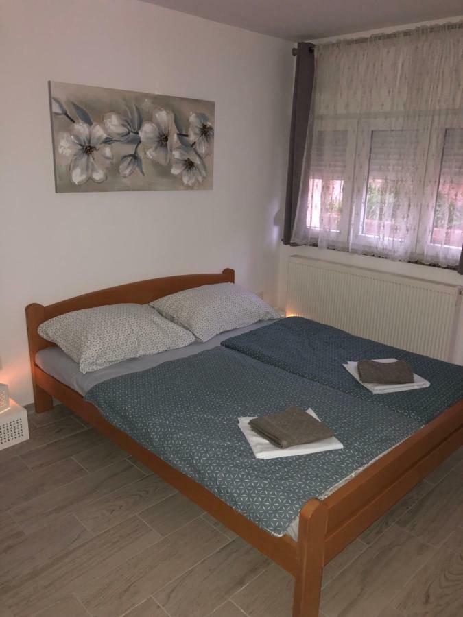 Apartmans And Rooms "Slavica" Novalja Exterior foto