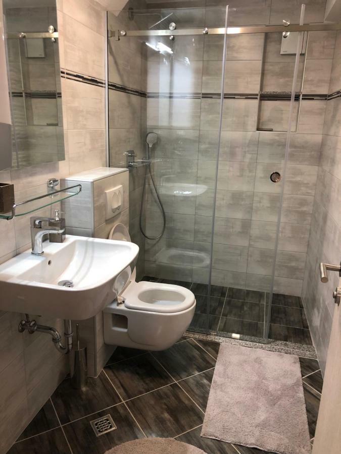 Apartmans And Rooms "Slavica" Novalja Exterior foto