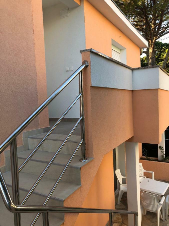 Apartmans And Rooms "Slavica" Novalja Exterior foto
