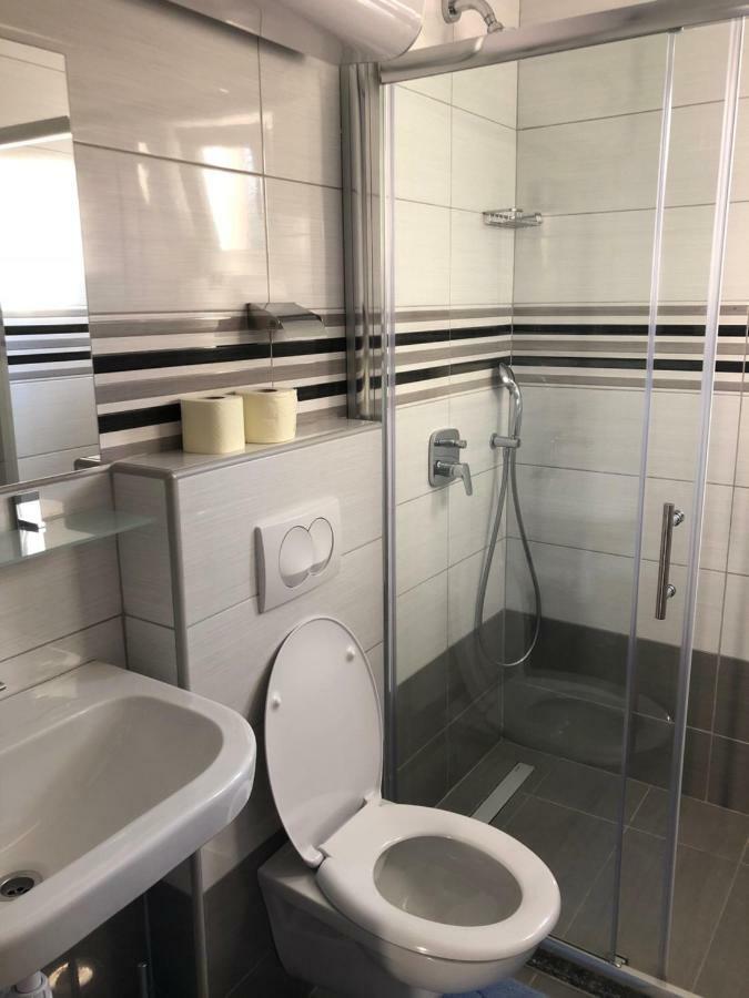 Apartmans And Rooms "Slavica" Novalja Exterior foto