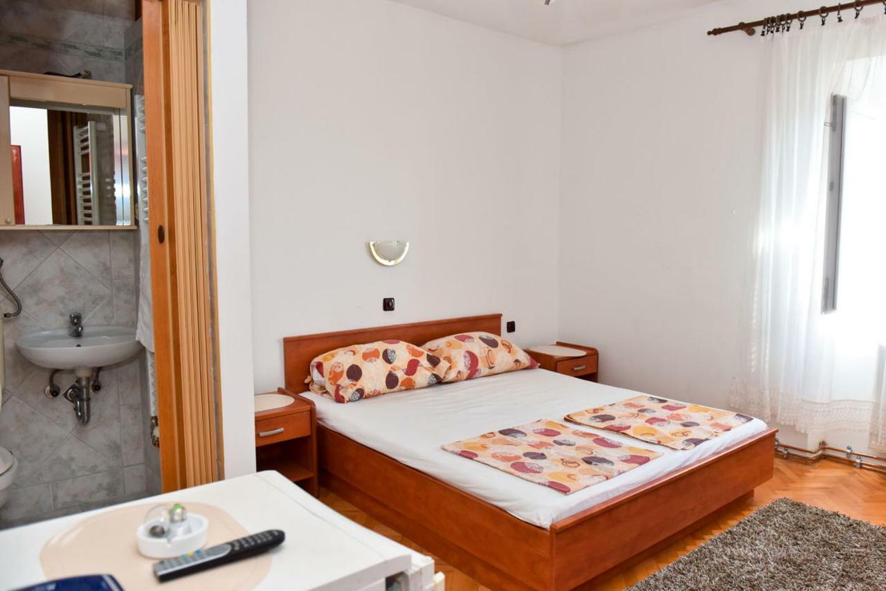 Apartmans And Rooms "Slavica" Novalja Exterior foto