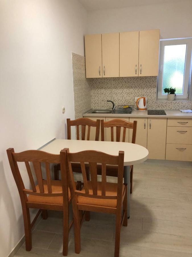 Apartmans And Rooms "Slavica" Novalja Exterior foto